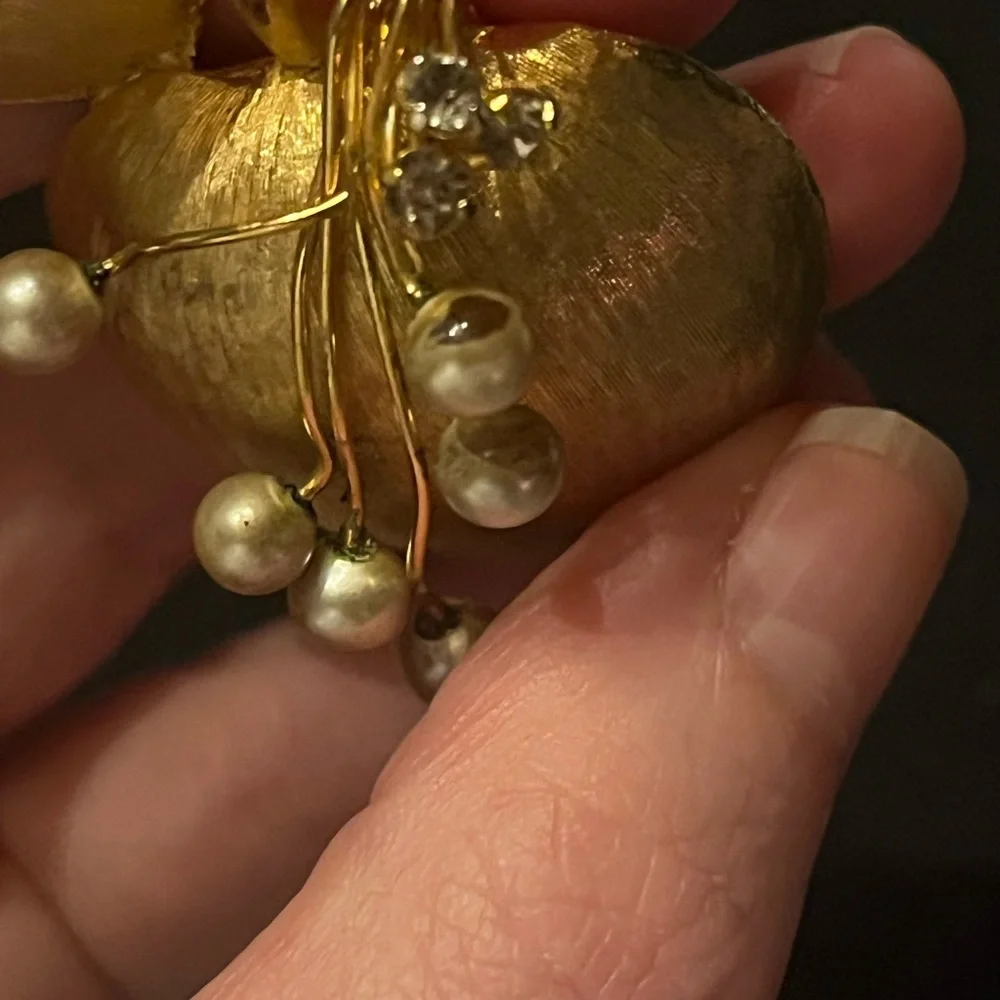 Vintage Gold Tone Apple Brooch with Faux pearls Richelieu